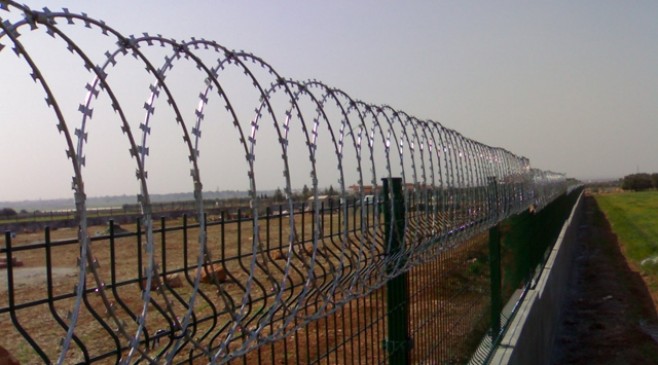 Bulgaristandan Türkiye sınırına 30 kmlik tel örgü